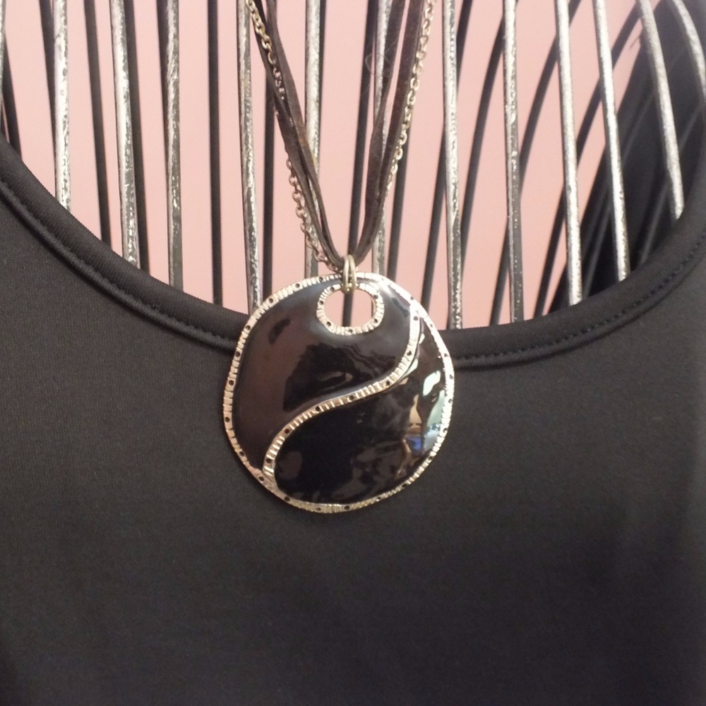Black& silver fashion necklace